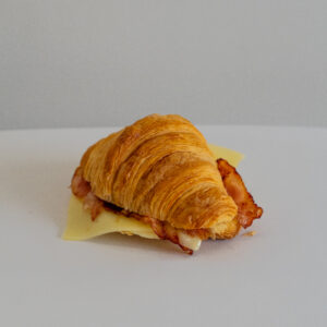 Croissant Queso Tocineta